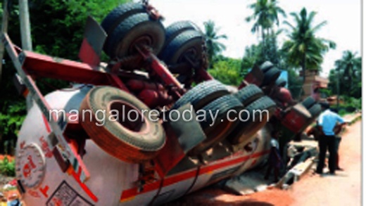 Gas tanker overturns at Kota; no casualties